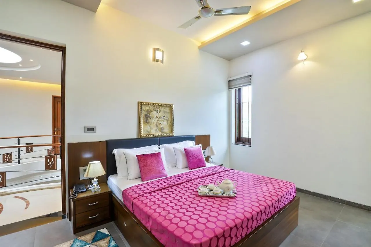 Stayvista'S Prakriti Farms With Outdoor Pool, Complimentary Breakfast And Hi-Tea Udaipur India